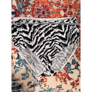 22/24 Lane Bryant Cacique Full Briefs Nylon Black And white Print